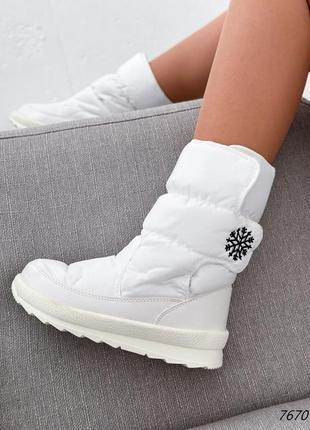 Білі зручні зимові чоботи дутики,жіночі чоботи дуті,утеплювач екохутро,жіноче взуття на зиму2 фото
