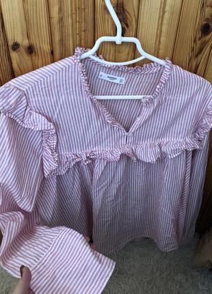 Свободная розовая оверсайз блуза от манго с оборками размер л7 фото