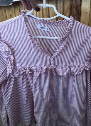 Свободная розовая оверсайз блуза от манго с оборками размер л4 фото