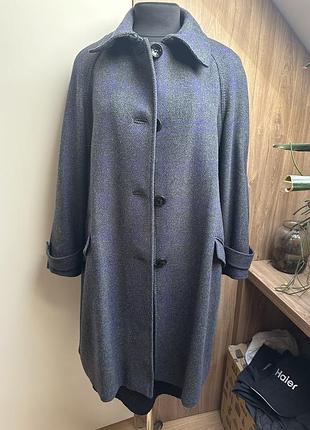 Пальто демісезон, якісний крій, гарні лекала та декор відстрочки, 70% шерсті. в ідеальному стані