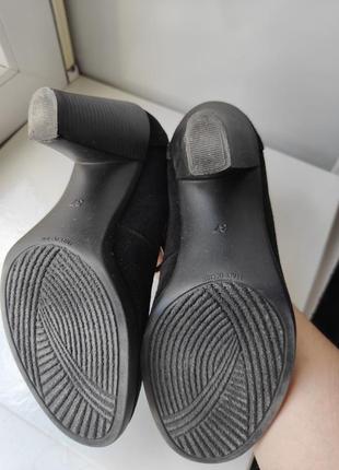 Шикарні шкіряні туфлі, 38 розмір4 фото