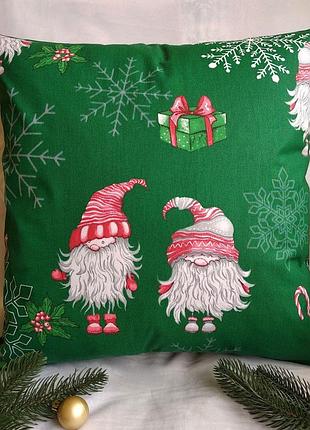Новогодняя  наволочка  40*40  см с гномами с хлопка