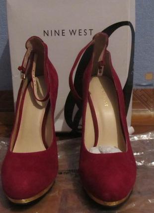 Шикарные туфли nine west с с золотой платформой и каблуком.3 фото