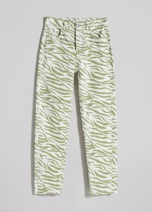 Джинсы bershka в зебровый принт, трендовые джинсы straight, зеленые джинсы bershka1 фото