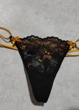 Мереживні трусики стрінги
