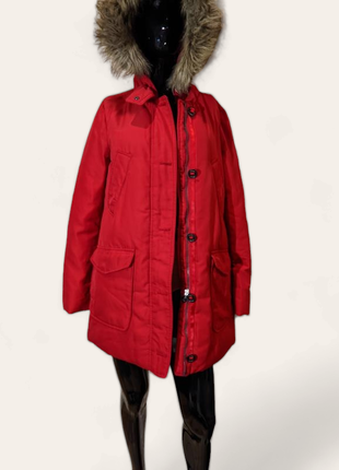 Стильная пуховая красная куртка