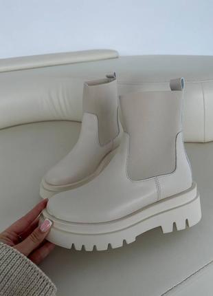 Натуральні шкіряні демісезонні та зимові черевики молочного кольору на резинках3 фото