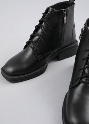 Чорні класичні демісезонні черевики зі шнурком та блискавкою4 фото