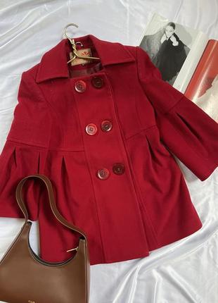 Коротке червоне пальто1 фото