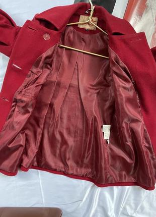 Коротке червоне пальто6 фото