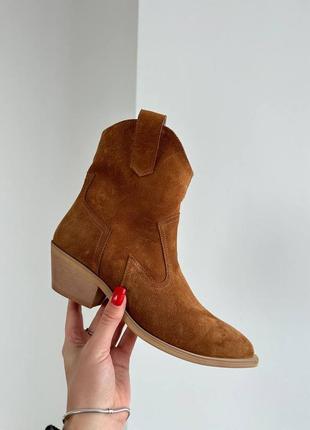 Натуральные замшевые демисезонные коричневые ботинки - казаки внутри байка1 фото