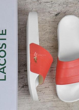 Шлепанцы женские кожаные lacoste living coral коралловые на белой подошве1 фото