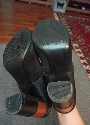 Красивые замшевые туфли на каблуке с застёжкой на подъёме5 фото