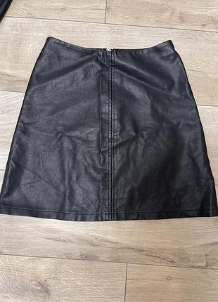 Юбка из кожзама