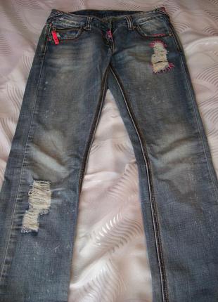 Круті рвані джинси silvian heach2 фото
