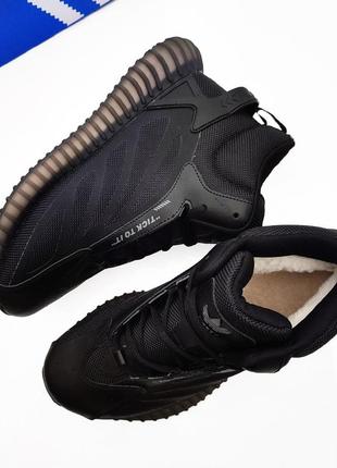 Зимові чоловічі кросівки adidas yeezy 350 v2 чорні