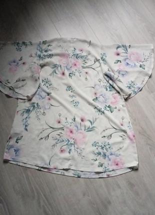 Блуза с рюшами цветами2 фото