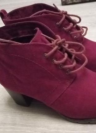 Ботильйони ботинки на шнурівці на каблуці рожеві бордові замша еко3 фото