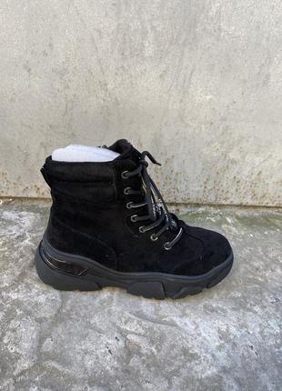 Ботинки замшевые зимние черные