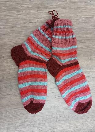 Вязаные шапки и носки