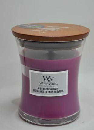Ароматична свічка з ароматом буряка, ягід та апельсину woodwick medium wild berry & beets 275 г