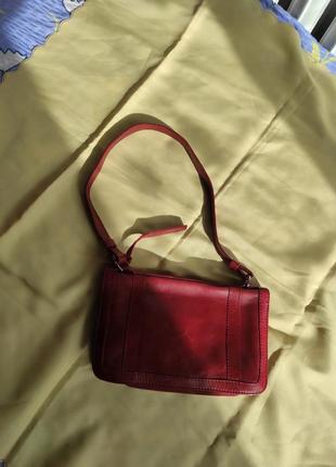Актуальная красная кожаная сумка багет soho new york6 фото