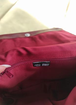 Актуальная красная кожаная сумка багет soho new york10 фото