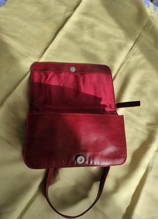Актуальная красная кожаная сумка багет soho new york5 фото