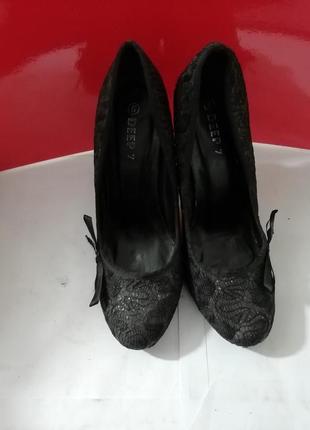 Красивые нарядные чёрные туфли на шпильке2 фото
