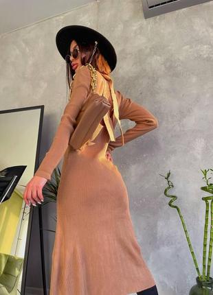 Шикарное платье с открытой спинкой