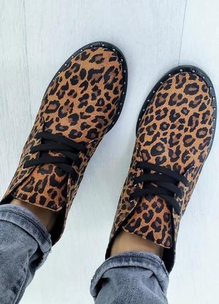 Леопардовые демисезонные ботинки на низком каблуке2 фото