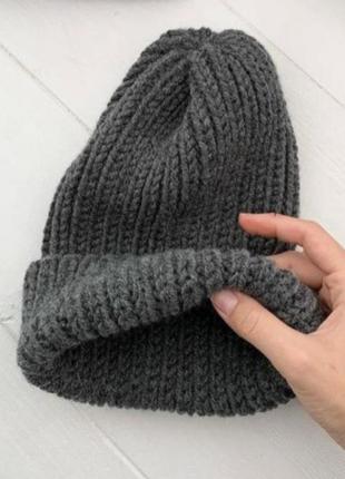 Вязаная теплая зимняя женская стильная шапка бини1 фото