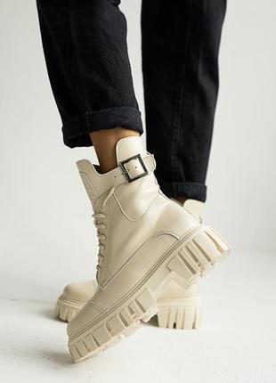 Жіночі черевики шкіряні весна/осінь молочні udg 2202/103 на байку