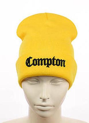 Двухслойная молодежная шапка с отворотом в спортивном стиле.