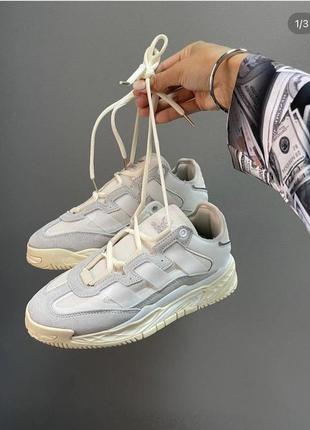 Женские кроссовки adidas niteball fw2477, белые с бежевыми вставками2 фото