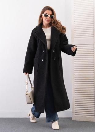 Черное пальто из букле с накладными карманами