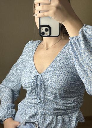Блакитна блуза з драпіровкою h&m2 фото