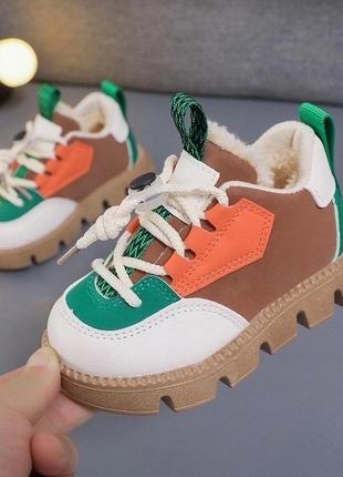 Утеплённые кроссовки