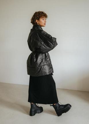 Куртка женская свободная черная с поясом зимняя4 фото