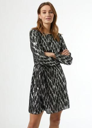 Святкова якісна ефектна сукня на підкладці