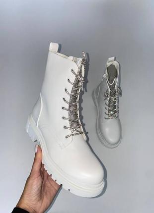 Ботинки белые с камушками5 фото