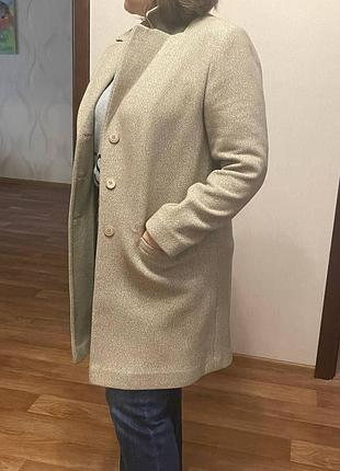 Женское полупальто бежевое