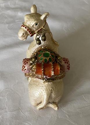 Декоративна статуетка «верблюд» із тайником.