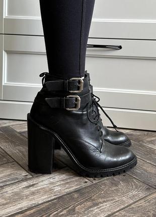 Zara натуральные кожаные демисезонные ботинки на каблуке2 фото