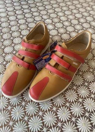 Новые яркие кожаные туфли - полуботинки sabaria1 фото