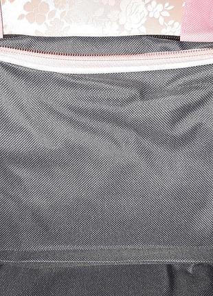 Спортивна, легка , містка і зручна сумка від yves rocher