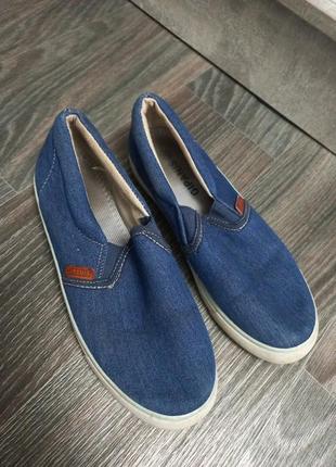 Тапки, сліпони, макасини