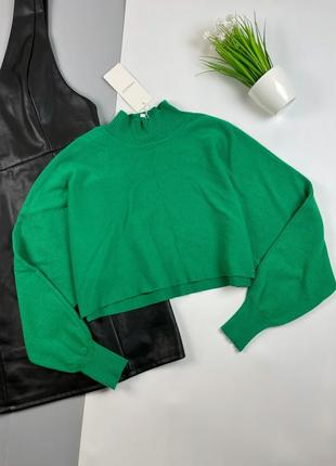 Зеленый свитер джемпер с вискозой moocci. свободный крой, с горловиной1 фото