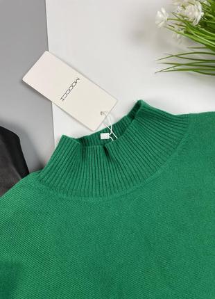 Зеленый свитер джемпер с вискозой moocci. свободный крой, с горловиной6 фото