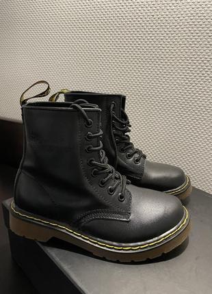 Кожаные ботинки dr. martens 1460 35 размер